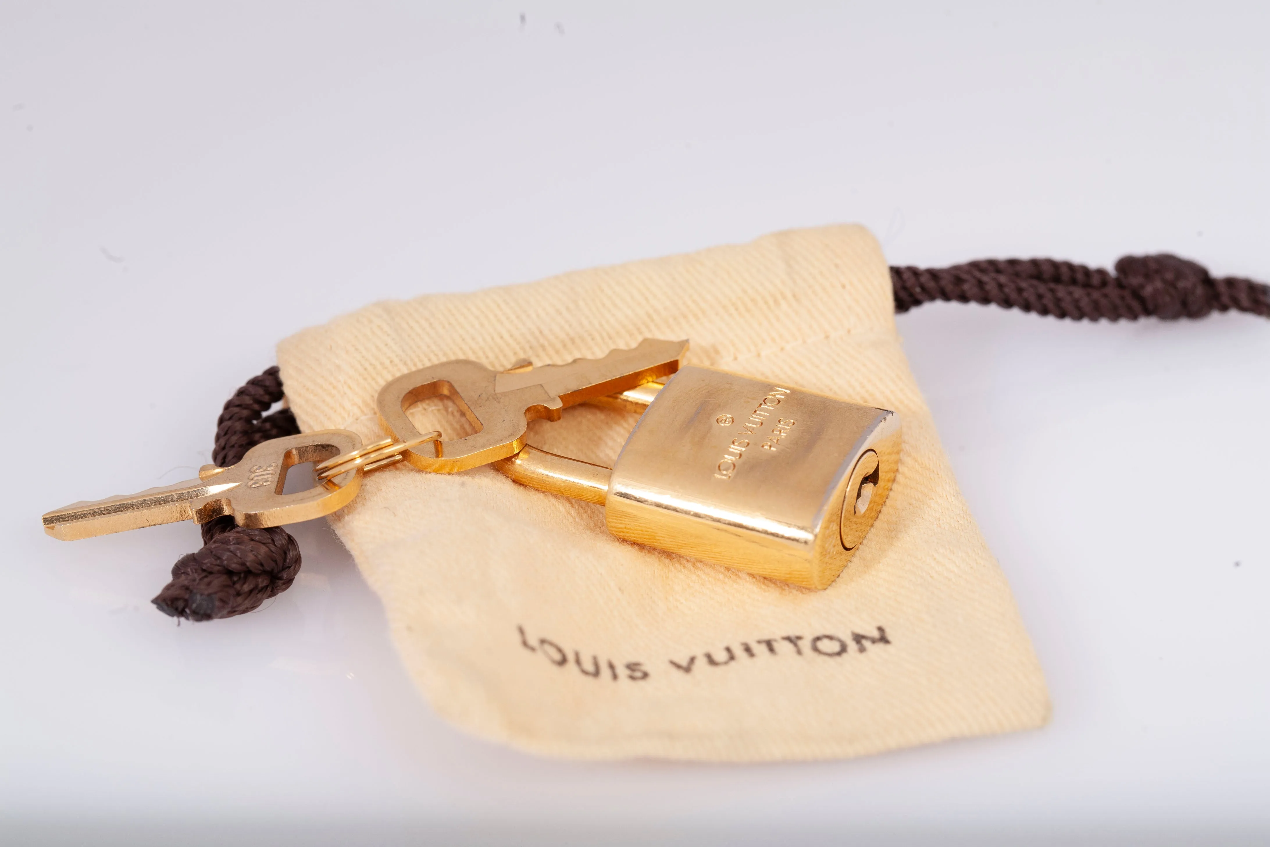 Authentic Louis Vuitton Amarante Monogram Vernis Montana Top Handle Bag
