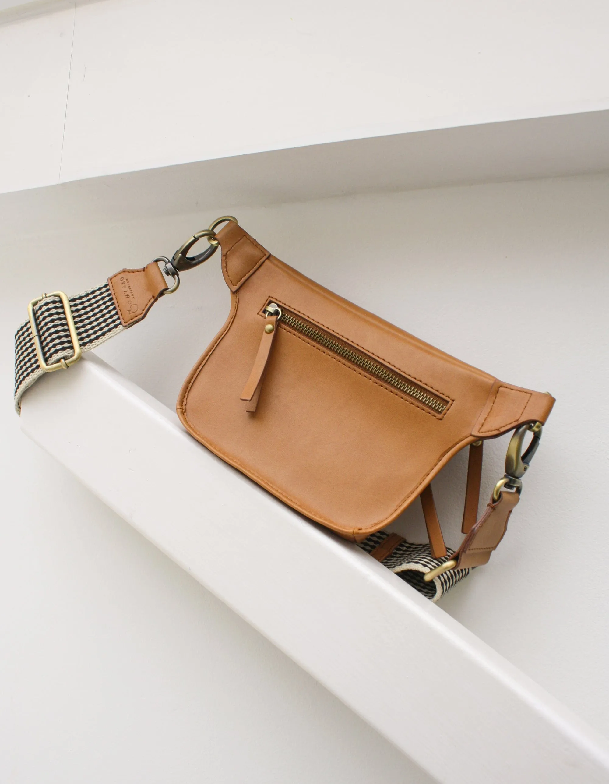 Beck's Apple Leather Vegan Bum Bag | Cognac