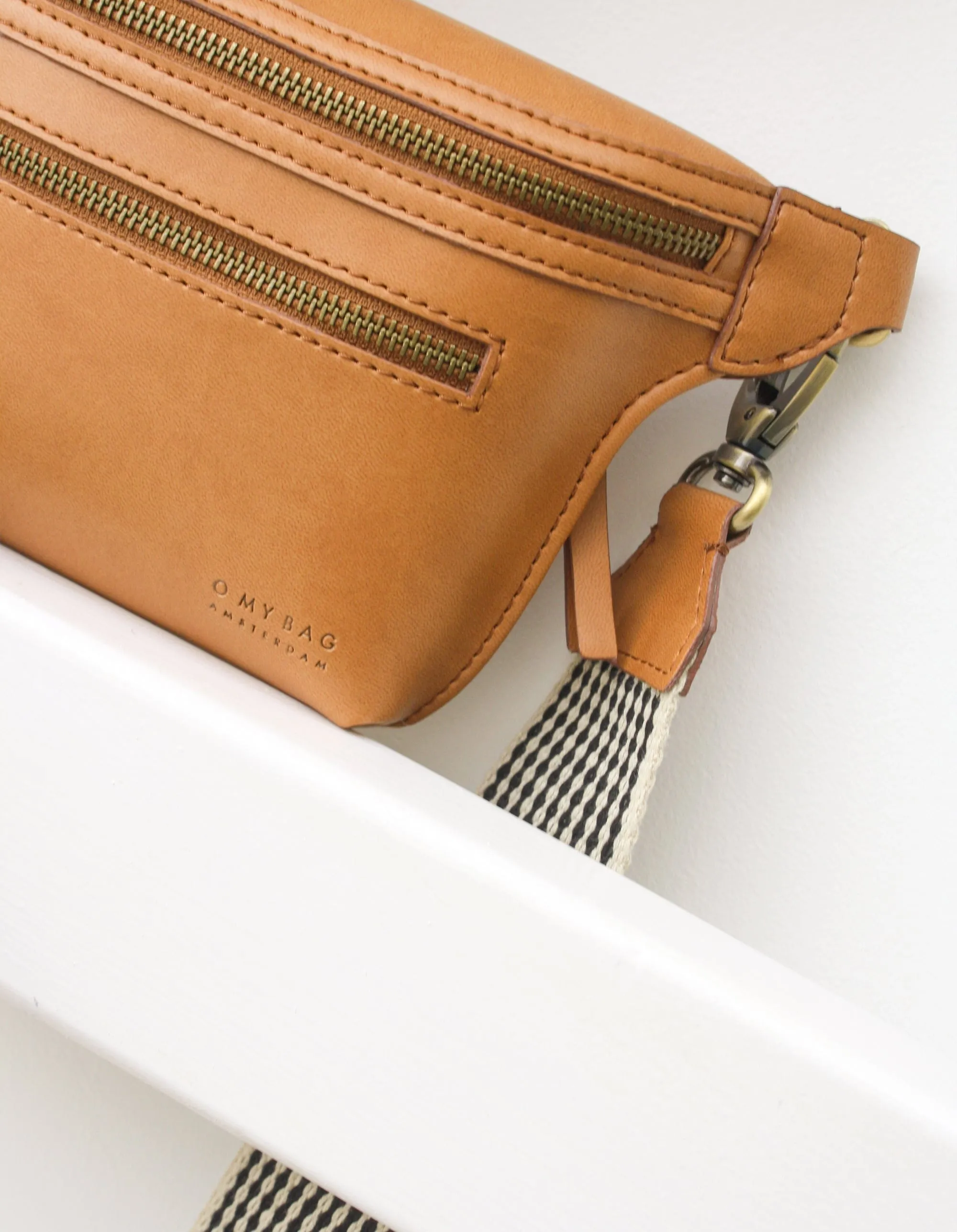Beck's Apple Leather Vegan Bum Bag | Cognac