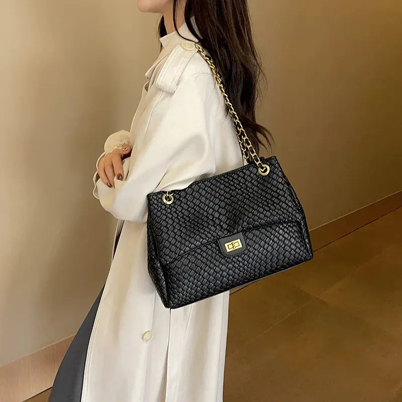 Chic Urban Weave: 2024 Women's Large Capacity Crossbody Bag with Minimalist Flair and Chain Detail