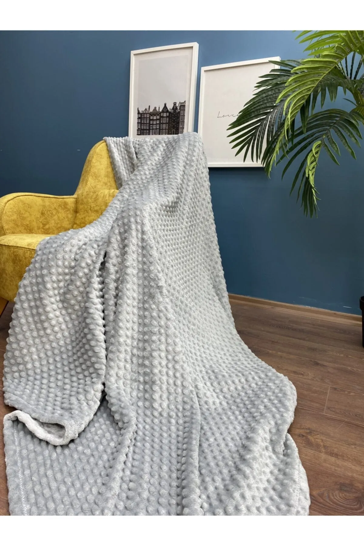 Gemma Design Premium Faux Fur Dotted Waffle Throw
