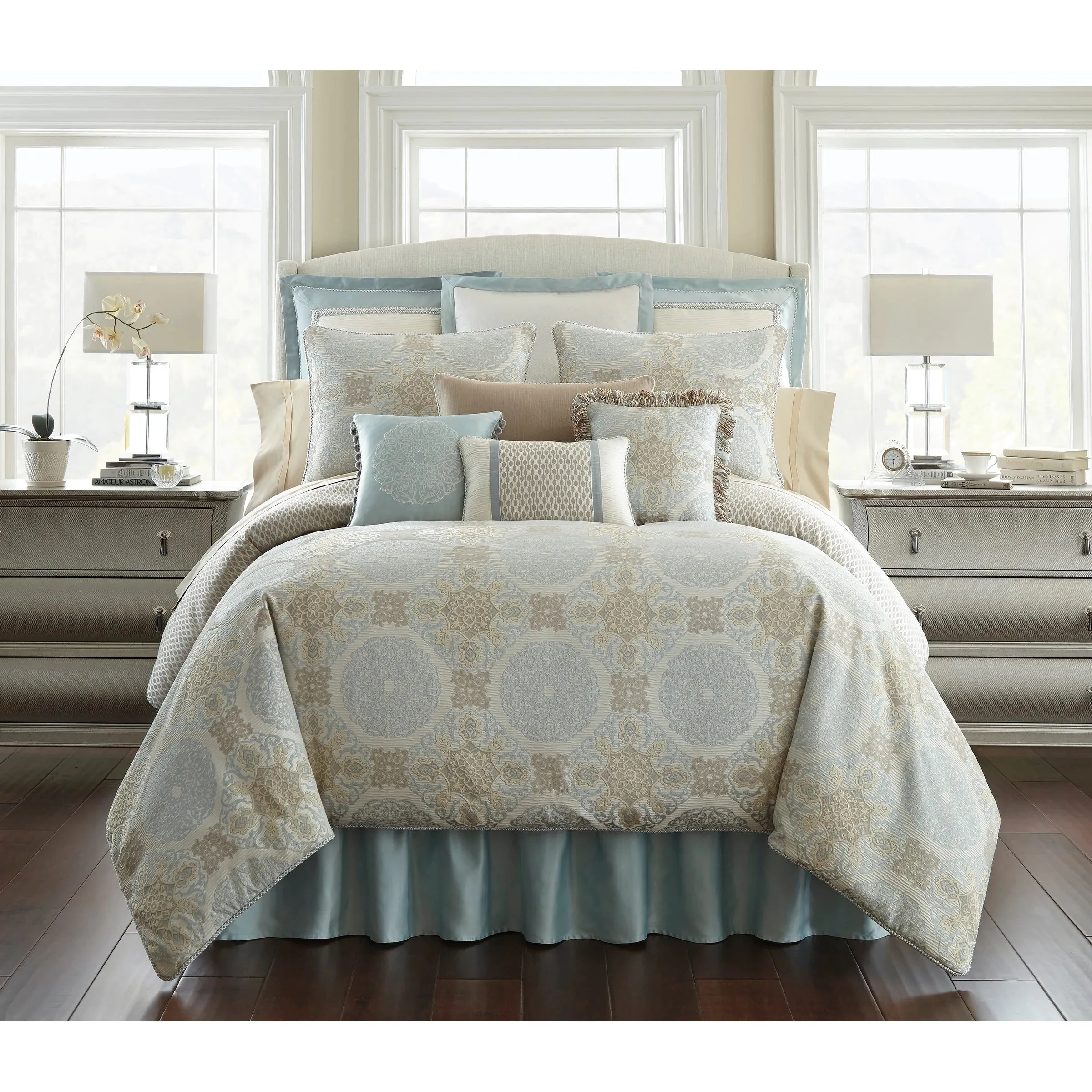New in package! Bed in a Bag! Wayfair King Comforter   3 Additional Pieces Jonet Reversible Comforter Set in Aqua/Cream! Retails $580 