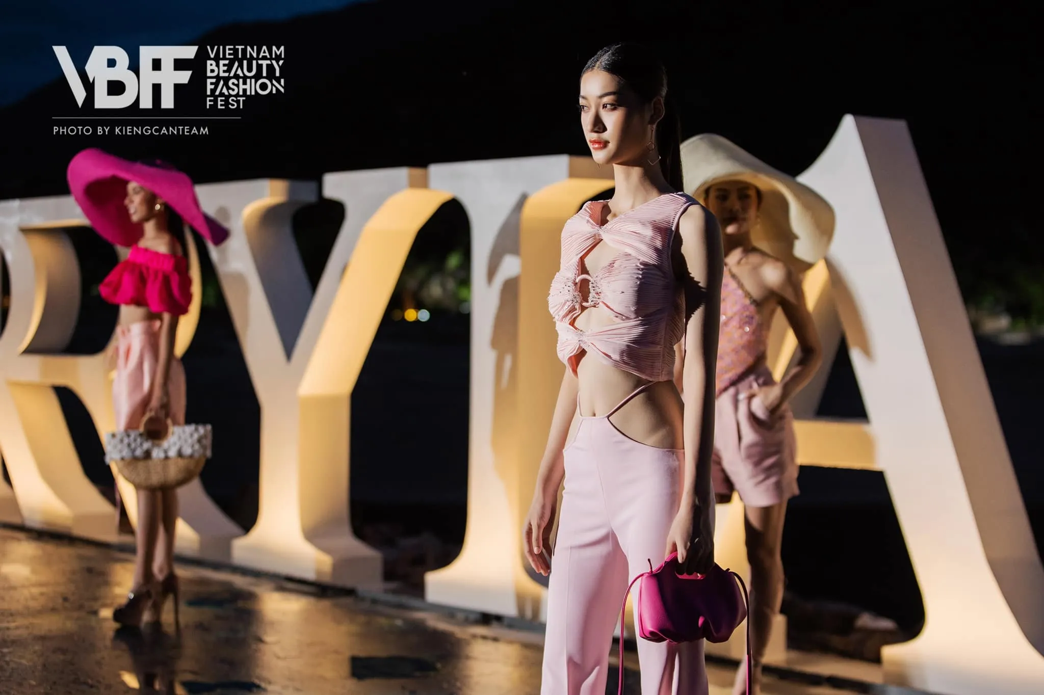 TÚI XÁCH Flower Mini màu nâu đen chấm