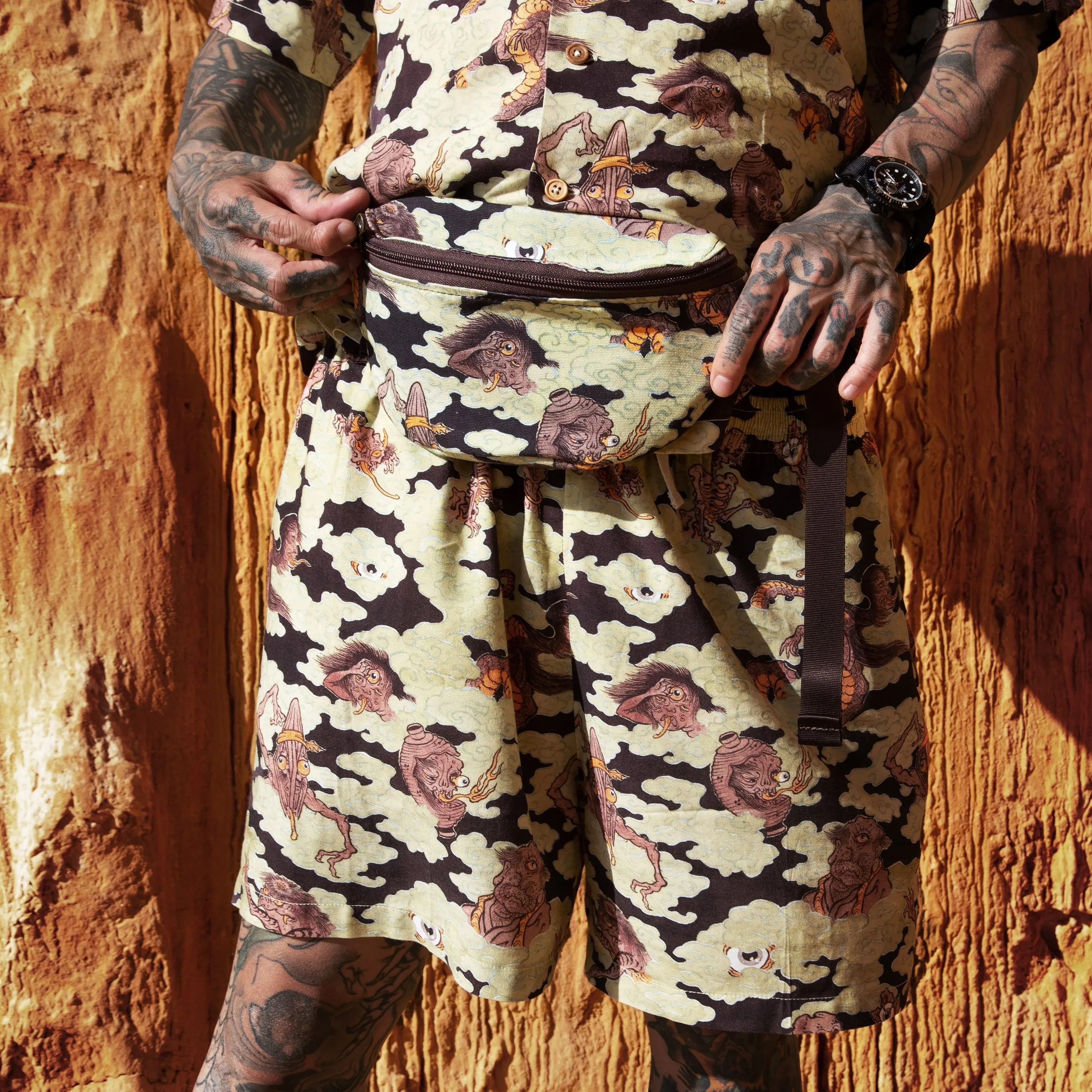 [UNISEX] BANGXGANJI X LOCO MOSQUITO YOKAI CAMO BUM BAG (BROWN / GREEN)